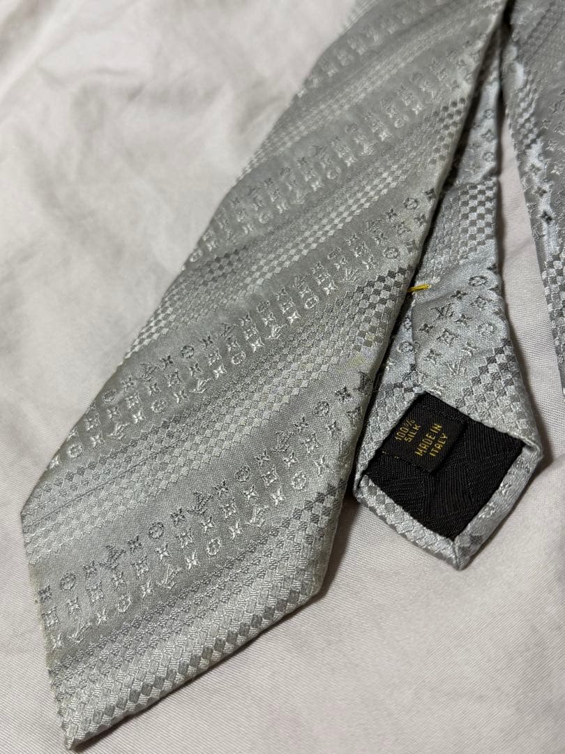 希少カラー　LOUIS VUITTON　ネクタイ　モノグラム　光沢
