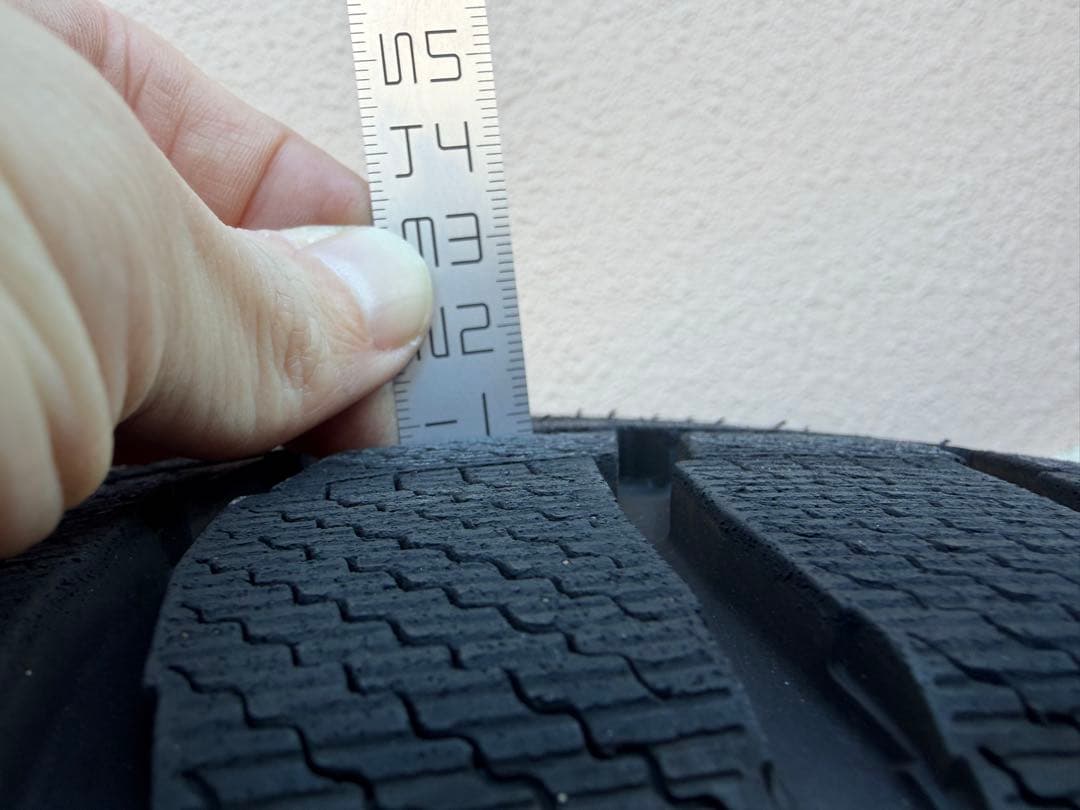 ラーメン丸215/60R17 96Q スタッドレス ホイール4本セット