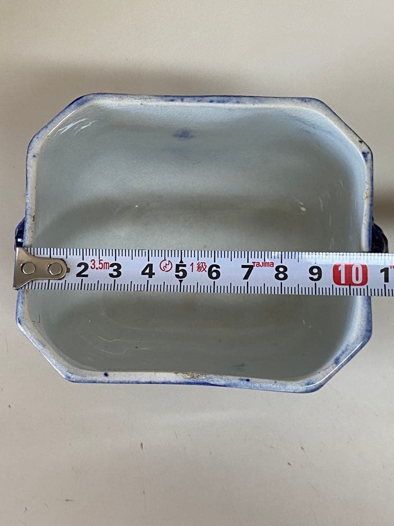 Choisy le Roi 蓋付きの器