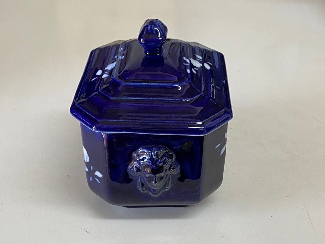 Choisy le Roi 蓋付きの器