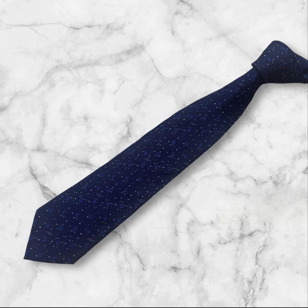 【未使用に近い】ルイヴィトン　ネクタイ　刺繍　ロゴ　モノグラム　ネイビー　肉厚