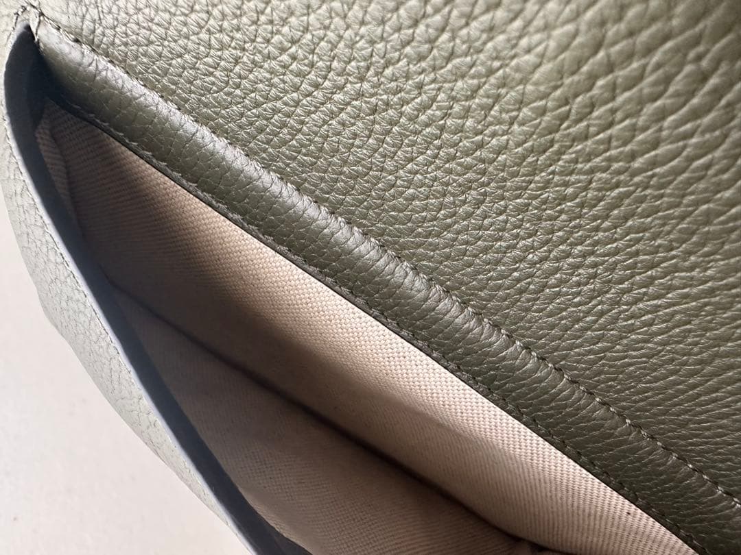 GUCCI レザー ボディバッグ ウエストポーチ　オリーブグリーン