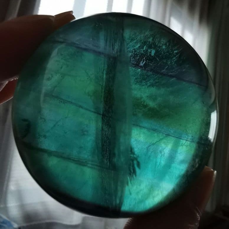 台座付き 雑色有 虹入り フローライト 丸玉 C