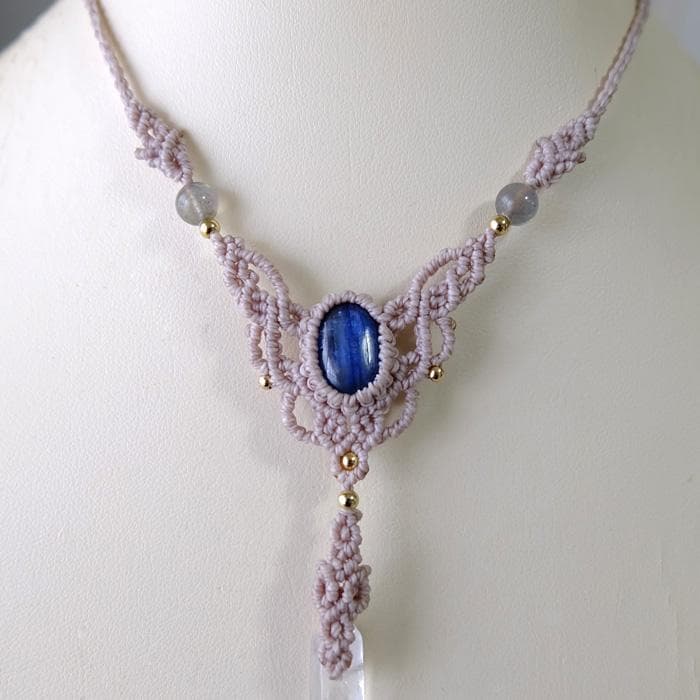 カイヤナイト（ネパール産）・水晶ポイントマクラメ編みチョーカーネックレス3817
