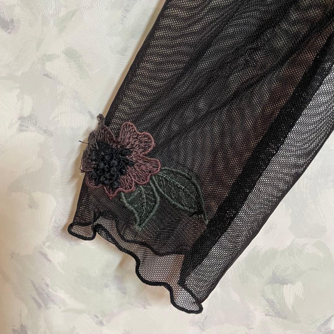 アトリエまりこ　【未使用品】￼黒シースルーお花のトップス