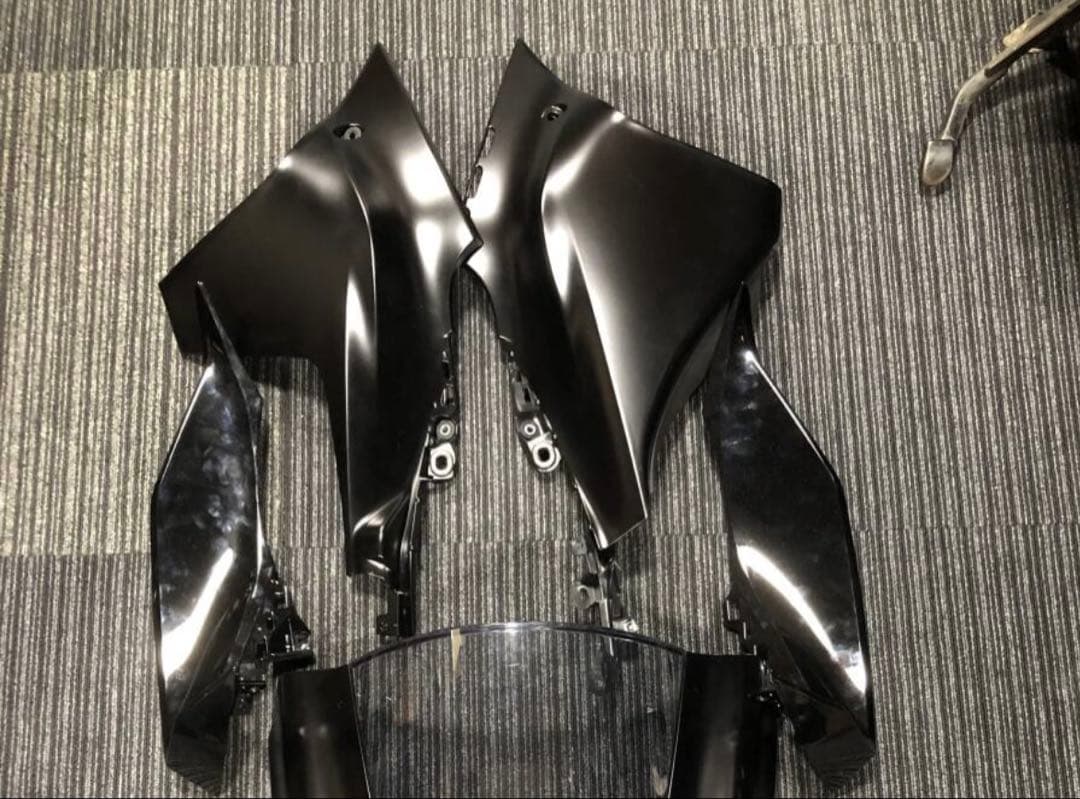 YAMAHA YZF-R1 20~24フロントのカウルセット 黒