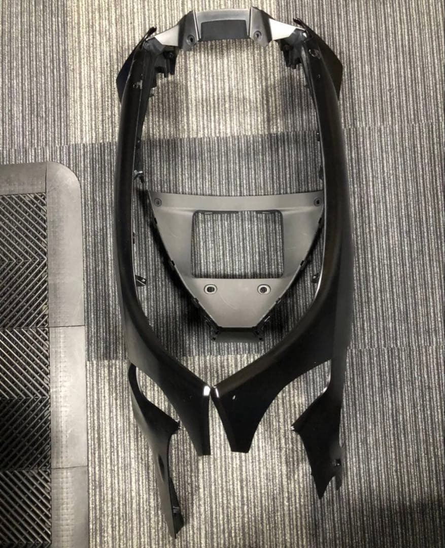 YAMAHA YZF-R1 20~24フロントのカウルセット 黒