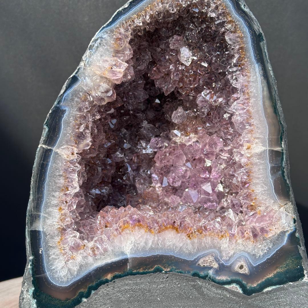 天然石 タイチンルチルクォーツ共生アメジストのドーム　置物共生G.82