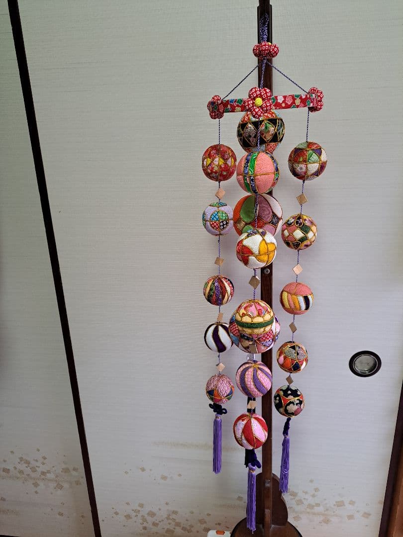 豪華絢爛木目込み毬の輪飾り ちりめん細工