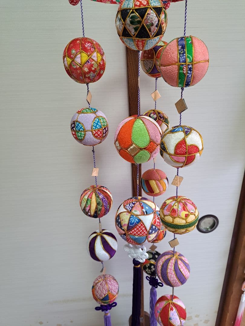 豪華絢爛木目込み毬の輪飾り ちりめん細工