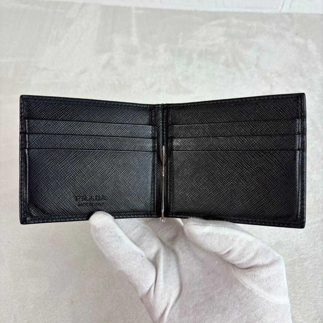 近年モデル　PRADA ブラック サフィアーノレザー マネークリップ　NFC