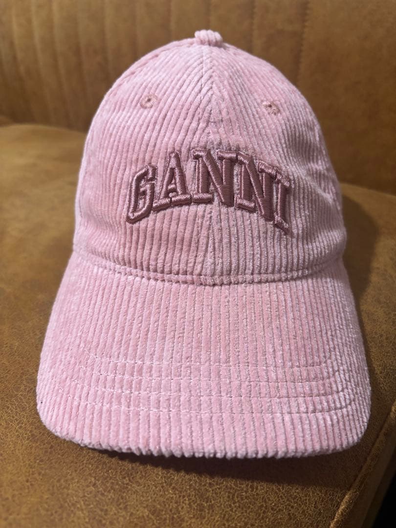 お値下げしました！GANNI コーデュロイ ピンクキャップ