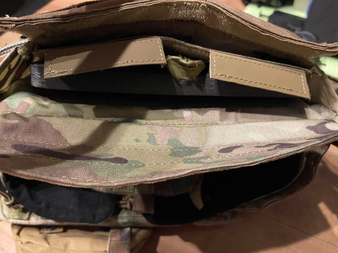 Cork Gear製　AVS プレートキャリア　マルチカム