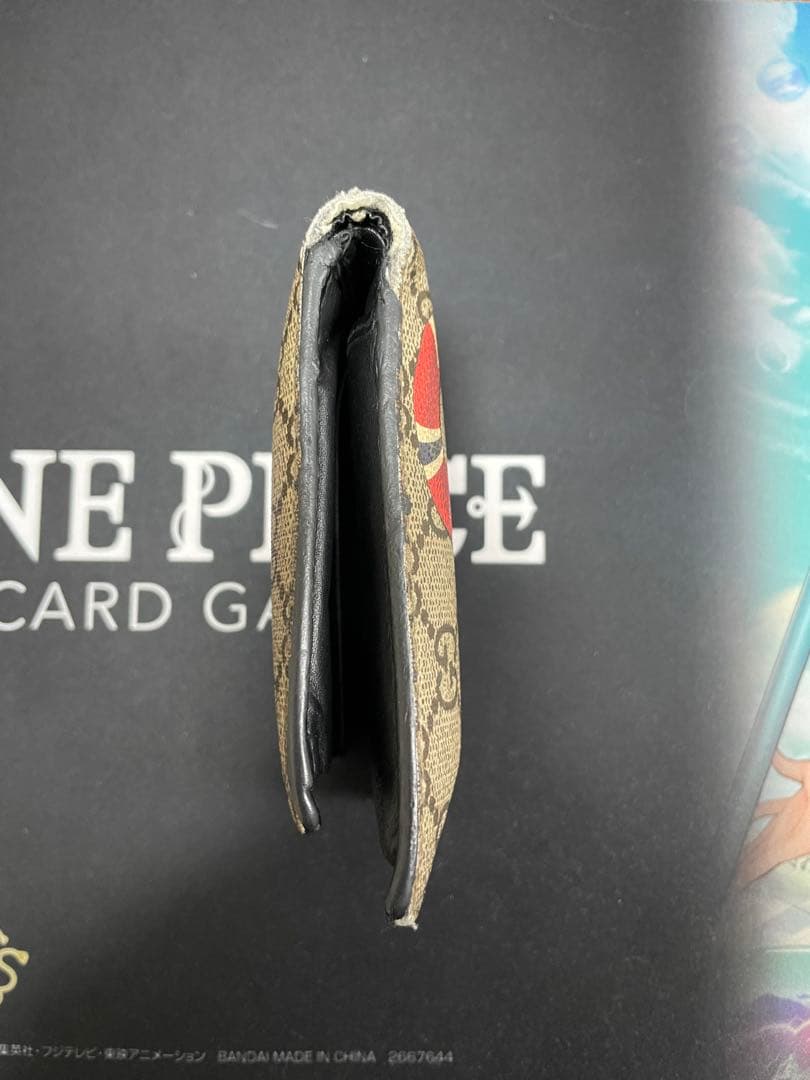 GUCCI スネークデザイン 二つ折り財布