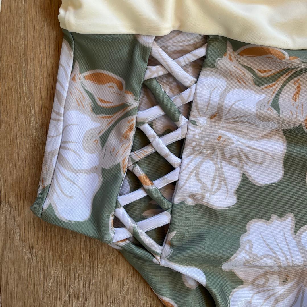 SWELLY 長袖ワンピース水着 フラワープリント