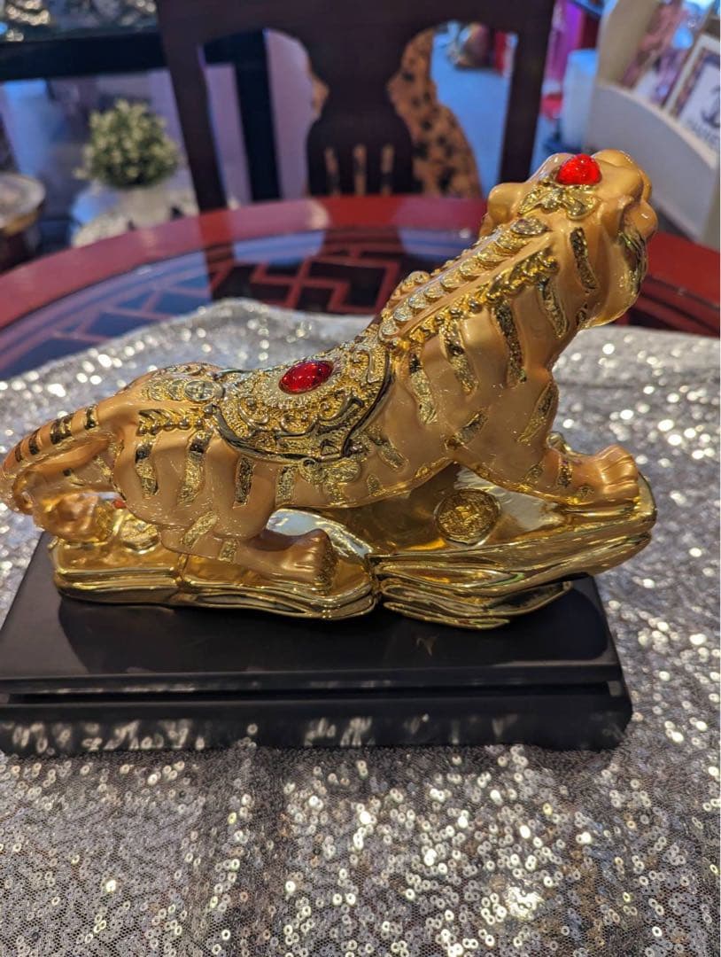 開運　キンキラ　虎　オブジェ