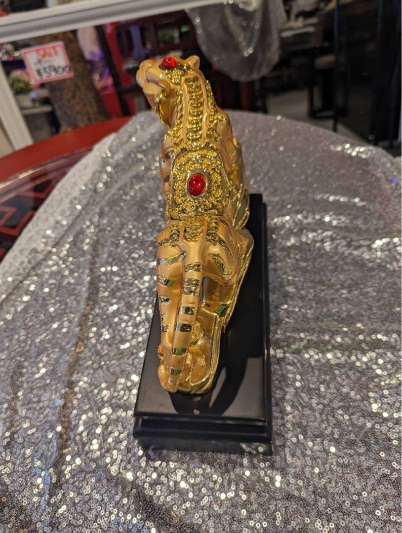 開運　キンキラ　虎　オブジェ