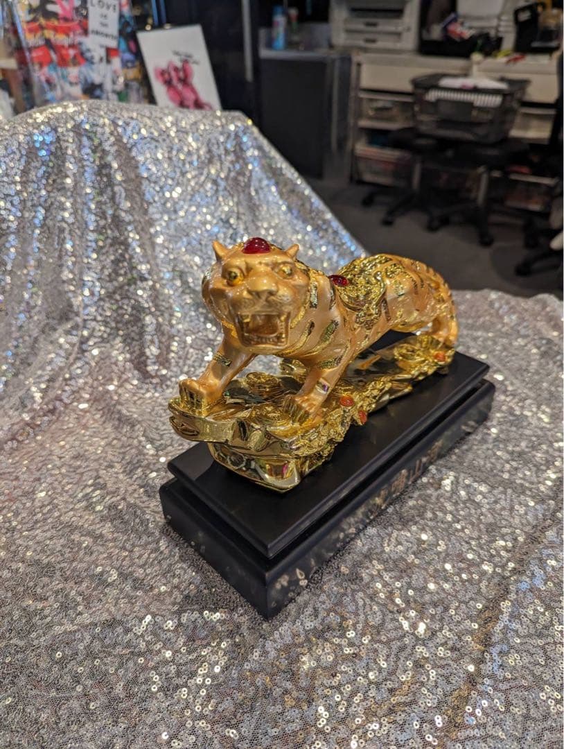 開運　キンキラ　虎　オブジェ