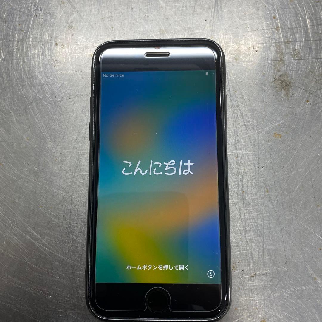 Apple iPhone 8 スペースグレー本体2