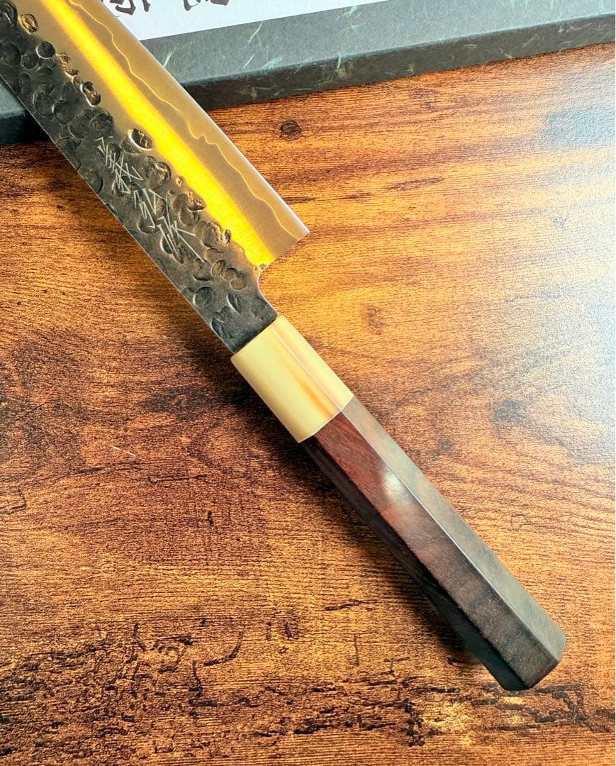 義弘作　和牛刀　包丁　黒打 ステンレスAUS-8A 7寸　紫檀白水牛八角柄