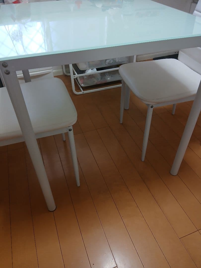 ガラスのダイニングテーブルセット