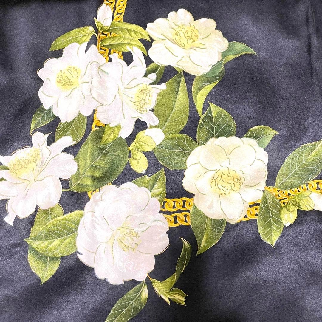 CHANEL大判シルクスカーフ カメリア柄　光沢　タグあり