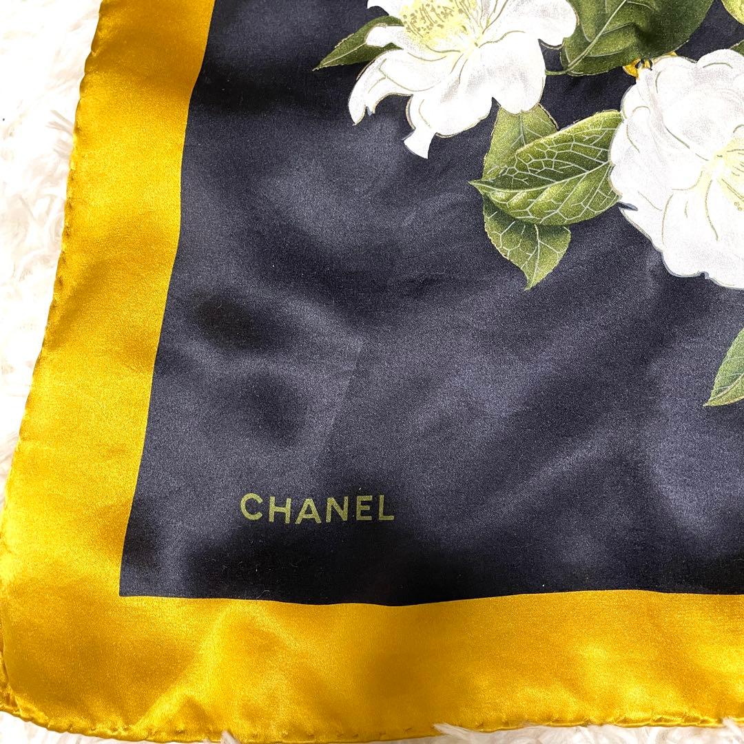 CHANEL大判シルクスカーフ カメリア柄　光沢　タグあり
