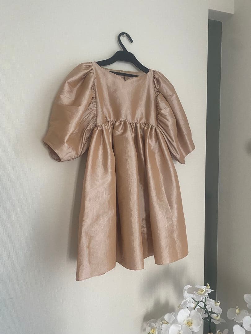 【試着のみ】Seventen ストレッチサテンボリュームチュニック