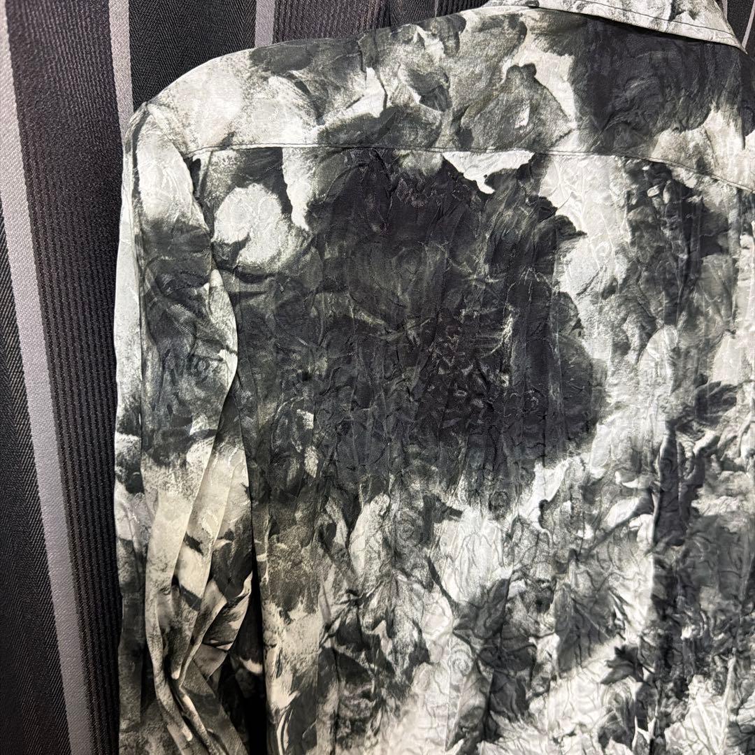 トルネードマート　シワ加工　シャドーローズモノトーンフラワードレスシャツ