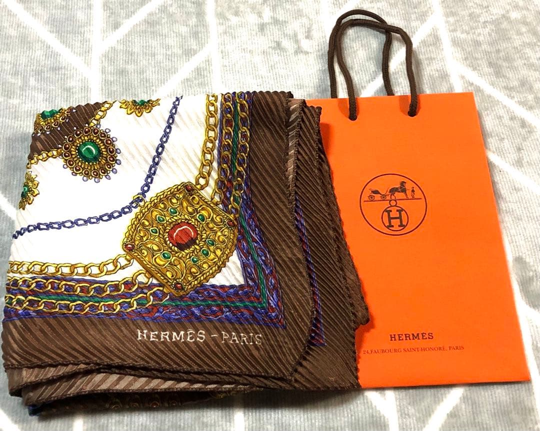 Sのお部屋！☆HERMES エルメス☆プリーツスカーフ 宝石デザイン