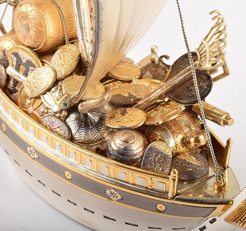 三越謹製　銀製刻印　宝船　約261ｇ　置物　ガラスケース付　D　R5089C