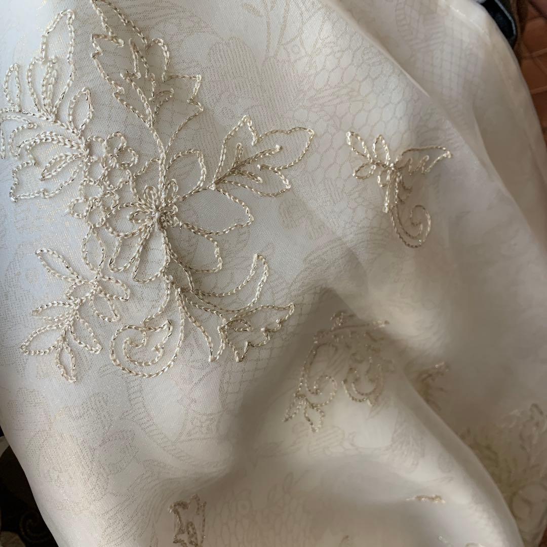 ドレッシー キラキラ刺しゅう遮光二重カーテン２枚　サンコロナ小田　完売品