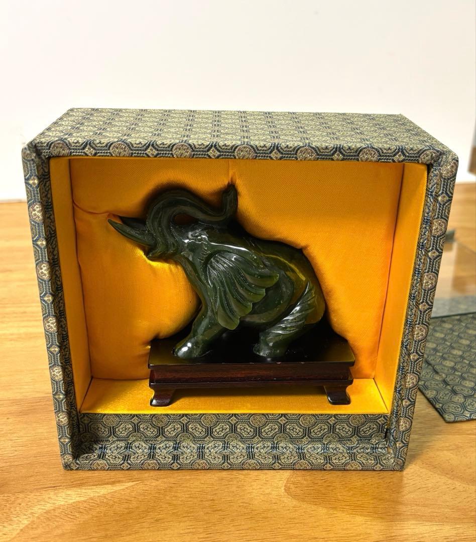 象　玉石　碧玉　台座付き　置物