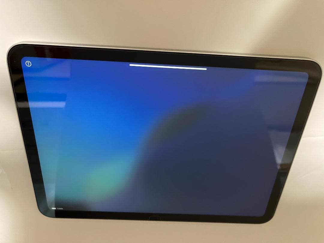 ipad (第10世代) シルバー Wi-Fi　☆ガラスフィルム及びケース付き☆