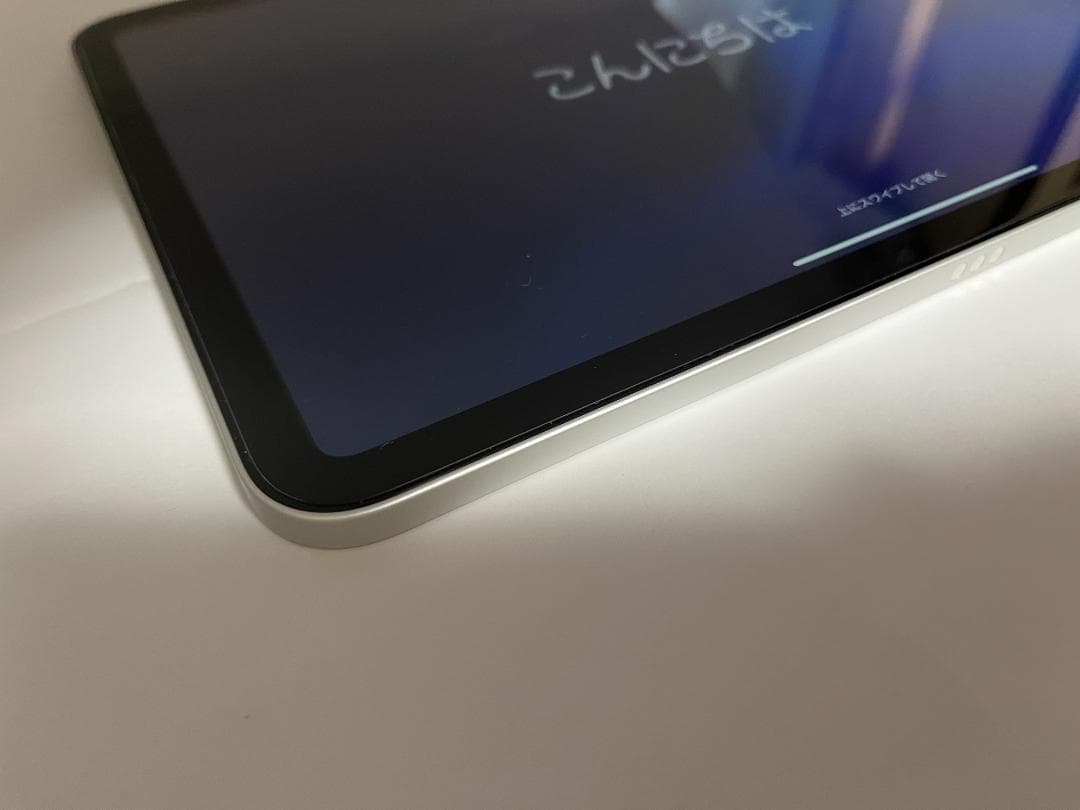 ipad (第10世代) シルバー Wi-Fi　☆ガラスフィルム及びケース付き☆