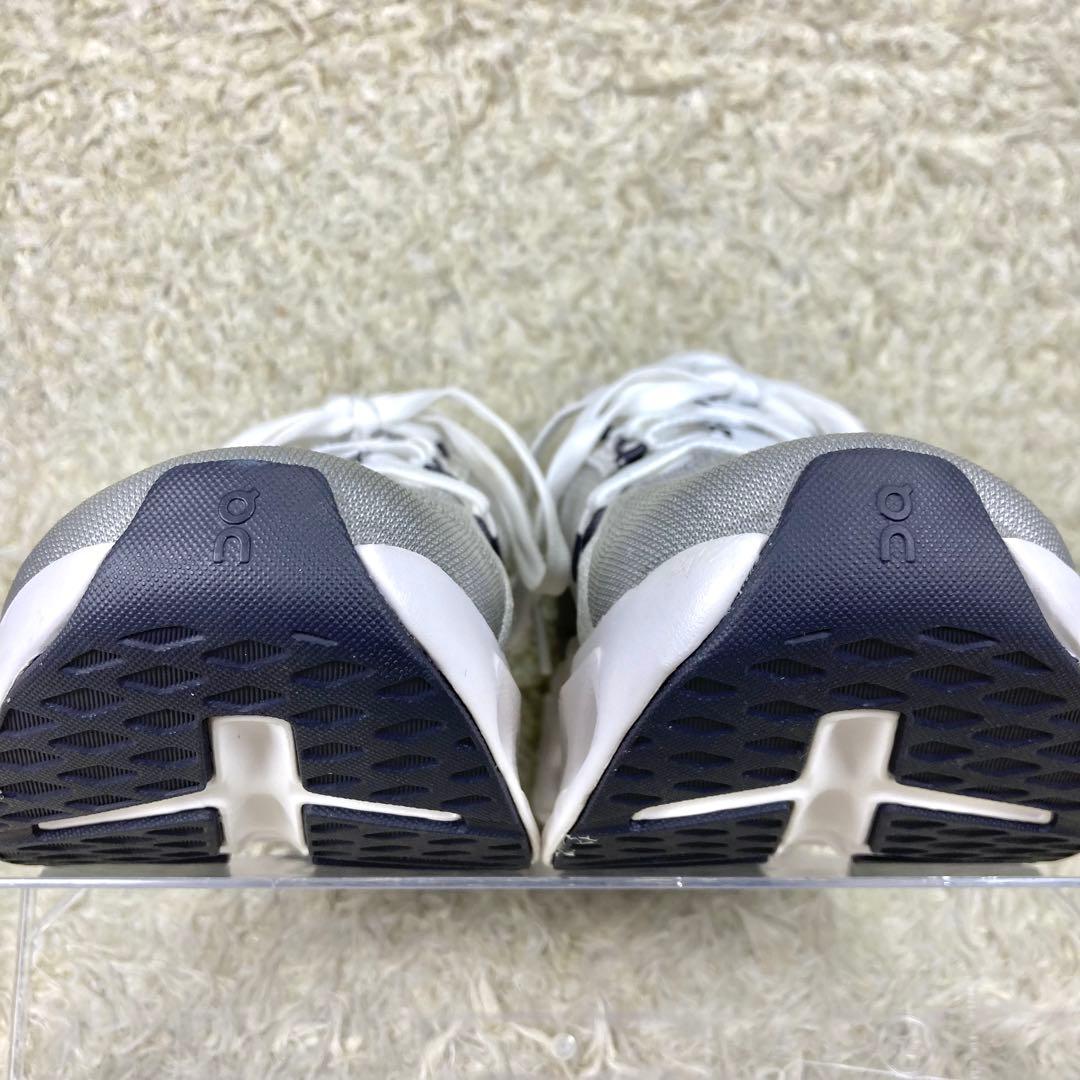 『未使用』On Cloudeclipse スニーカー 厚底 ランニングシューズ