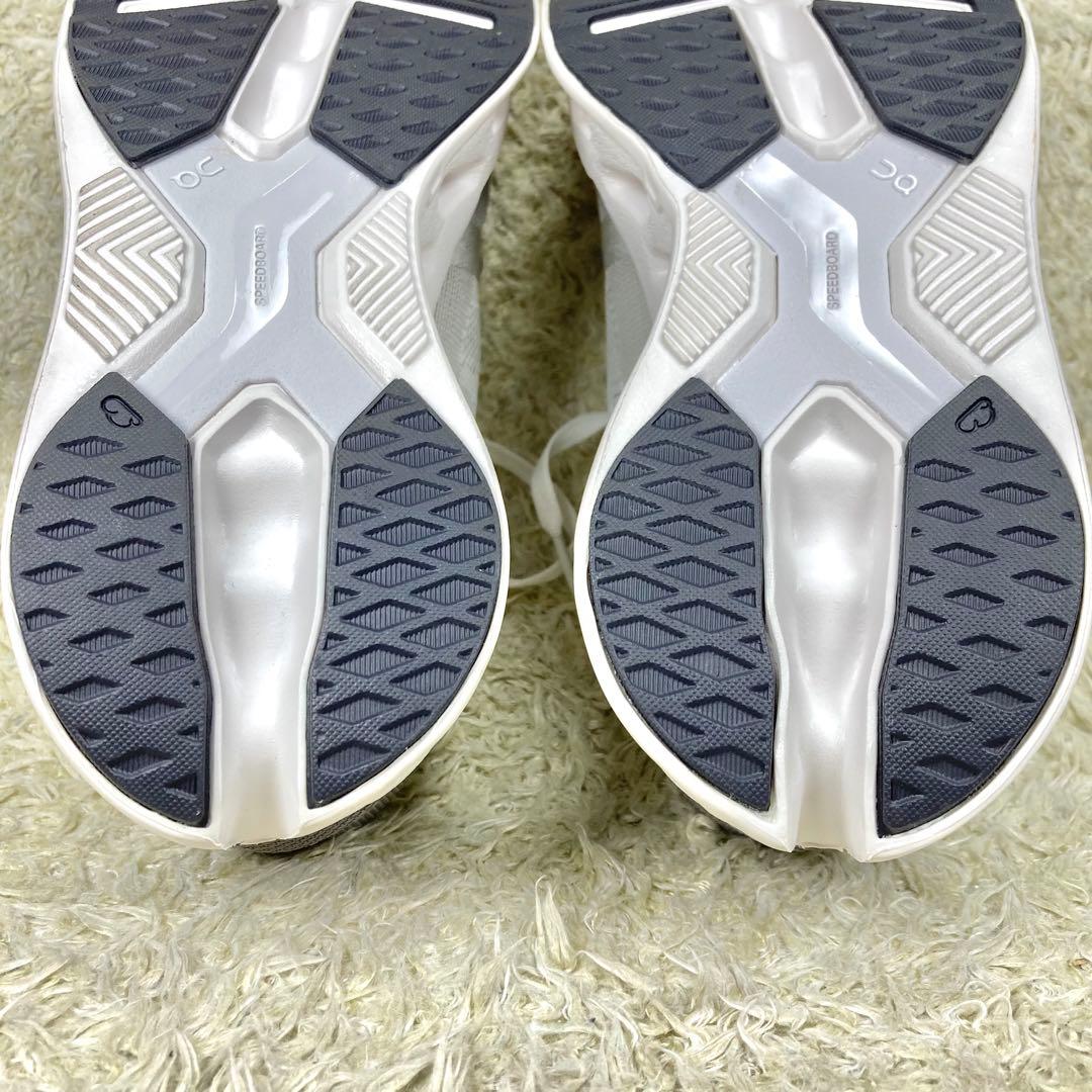 『未使用』On Cloudeclipse スニーカー 厚底 ランニングシューズ