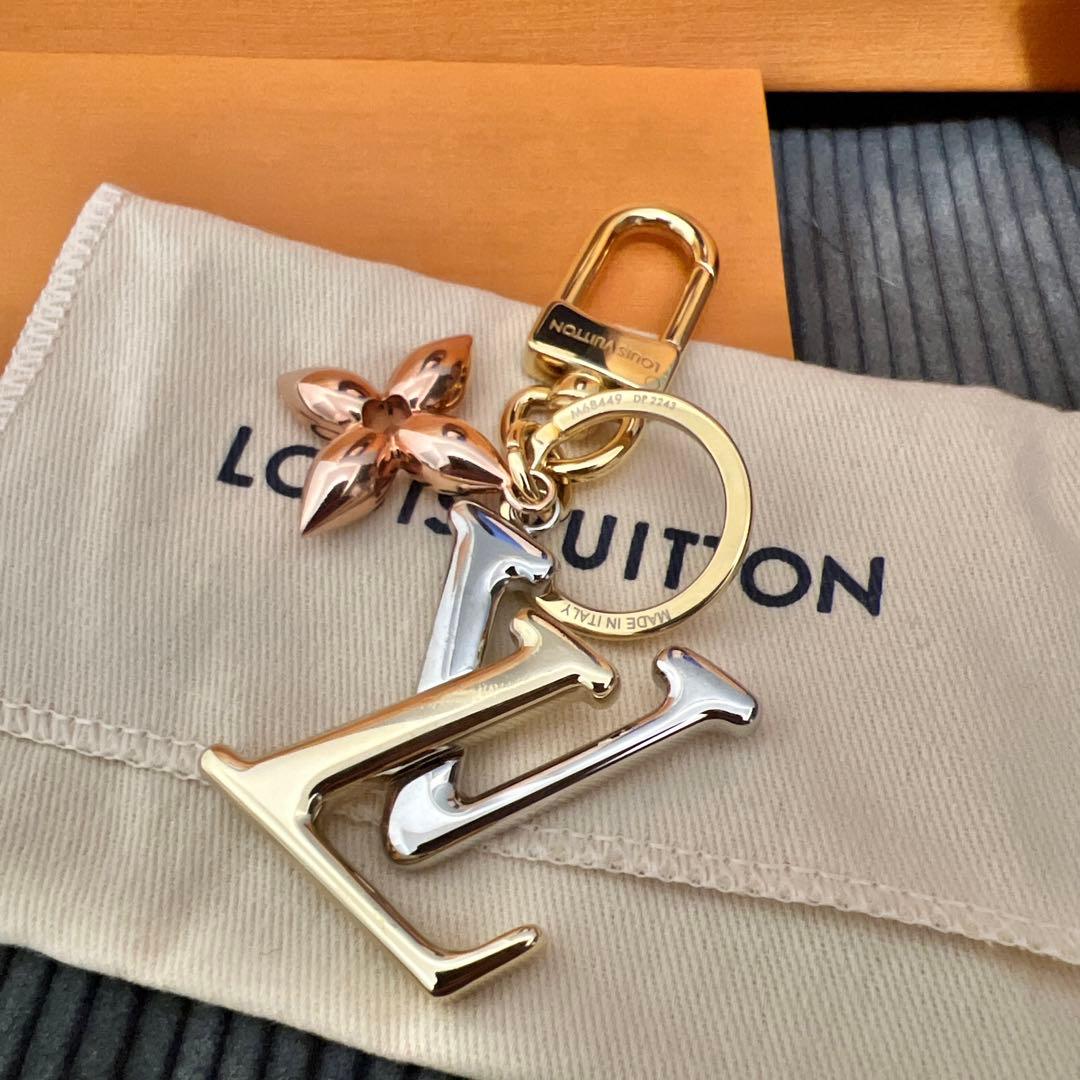 正規品ルイヴィトンLOUIS VUITTON ニューウェーブキーホルダーチャーム