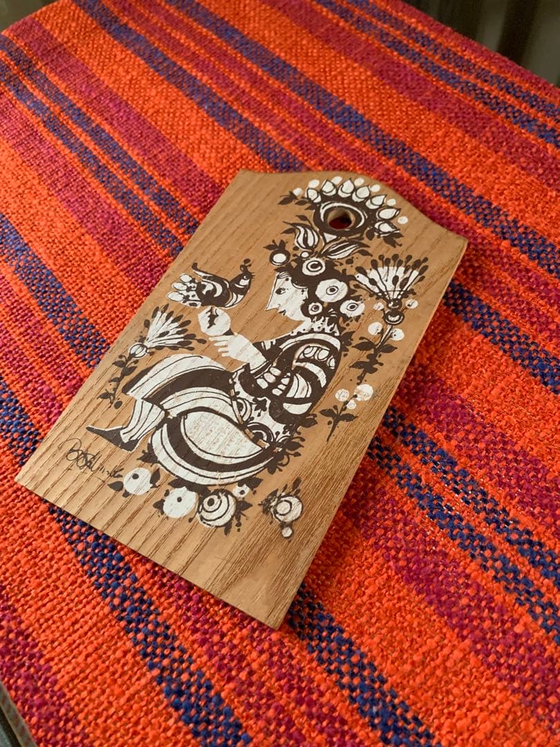 ビヨンヴィンブラッド　ビンテージ・木板に手印刷の少女柄飾り板