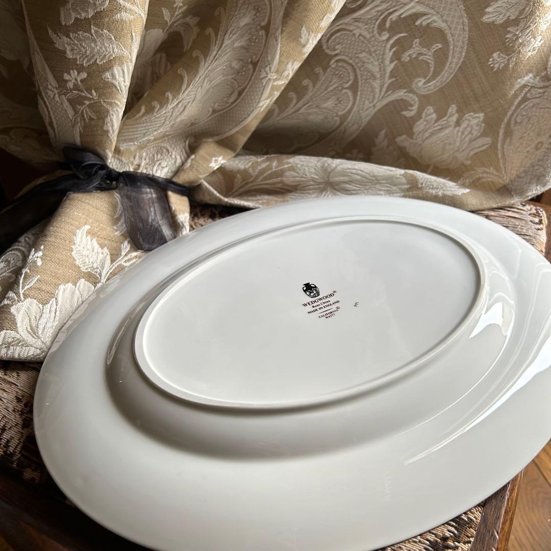 黒壺 WEDEWOOD CALIFORNIA 英国の輝きを纏う オーバルプラター