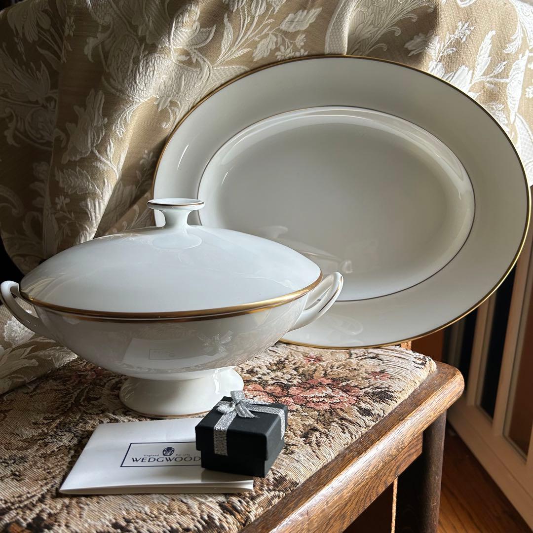黒壺 WEDEWOOD CALIFORNIA 英国の輝きを纏う オーバルプラター