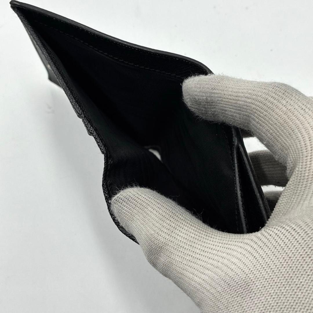 ロイ　プラダ 二つ折り財布 三角ロゴ サフィアーノレザー 黒