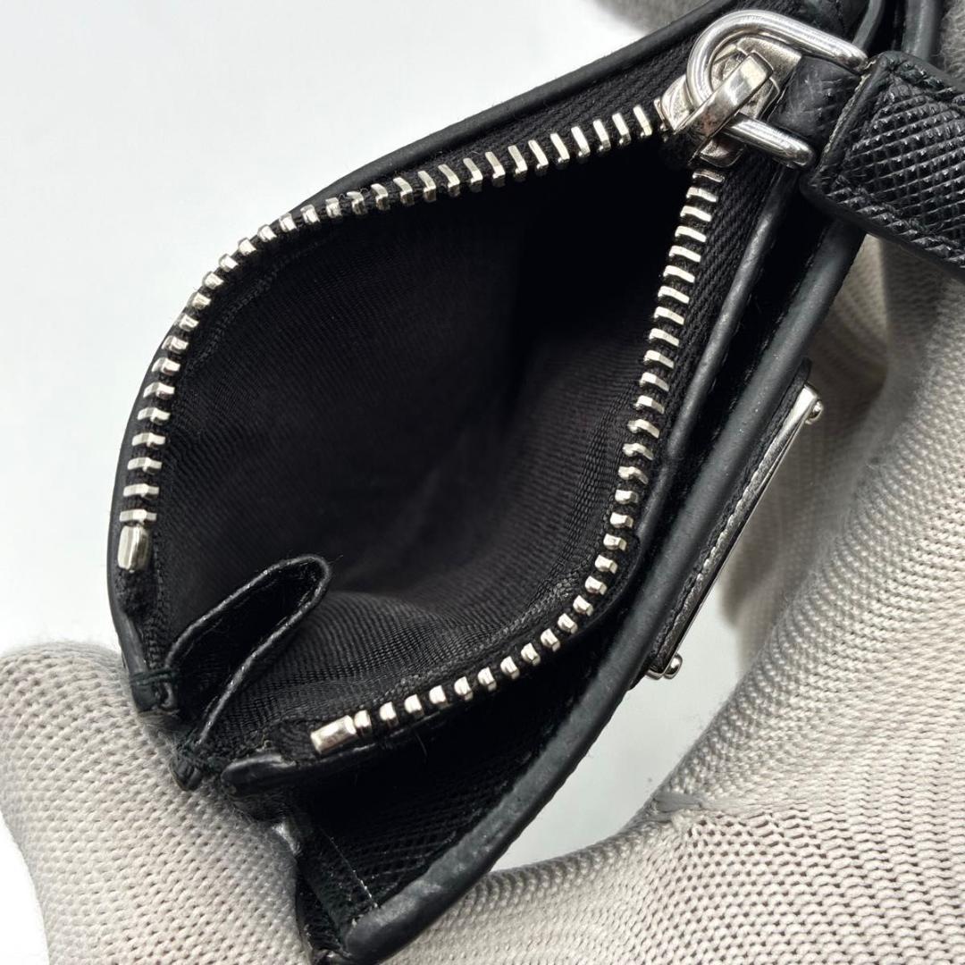 ロイ　プラダ 二つ折り財布 三角ロゴ サフィアーノレザー 黒