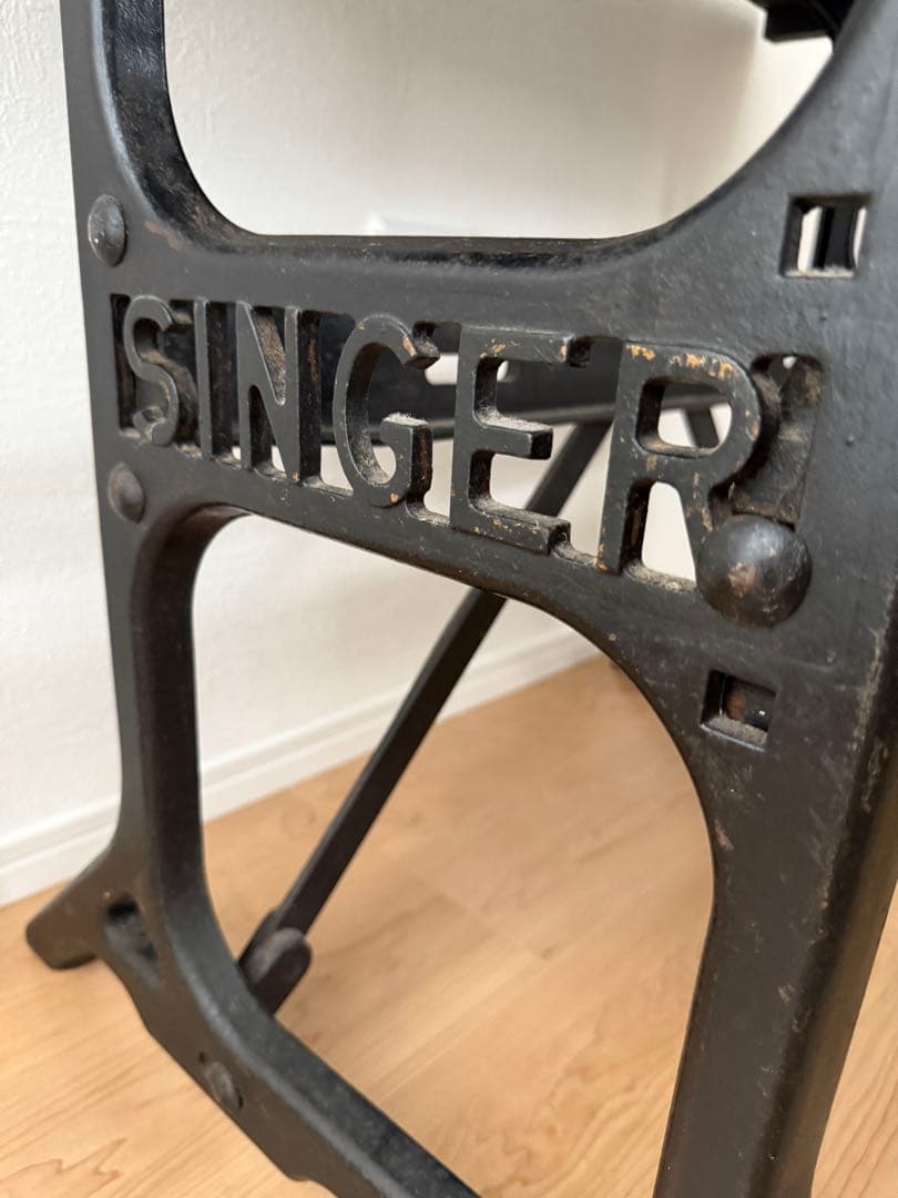 【英国買付・希少】ペイント天板 × SINGER脚 アンティークテーブル