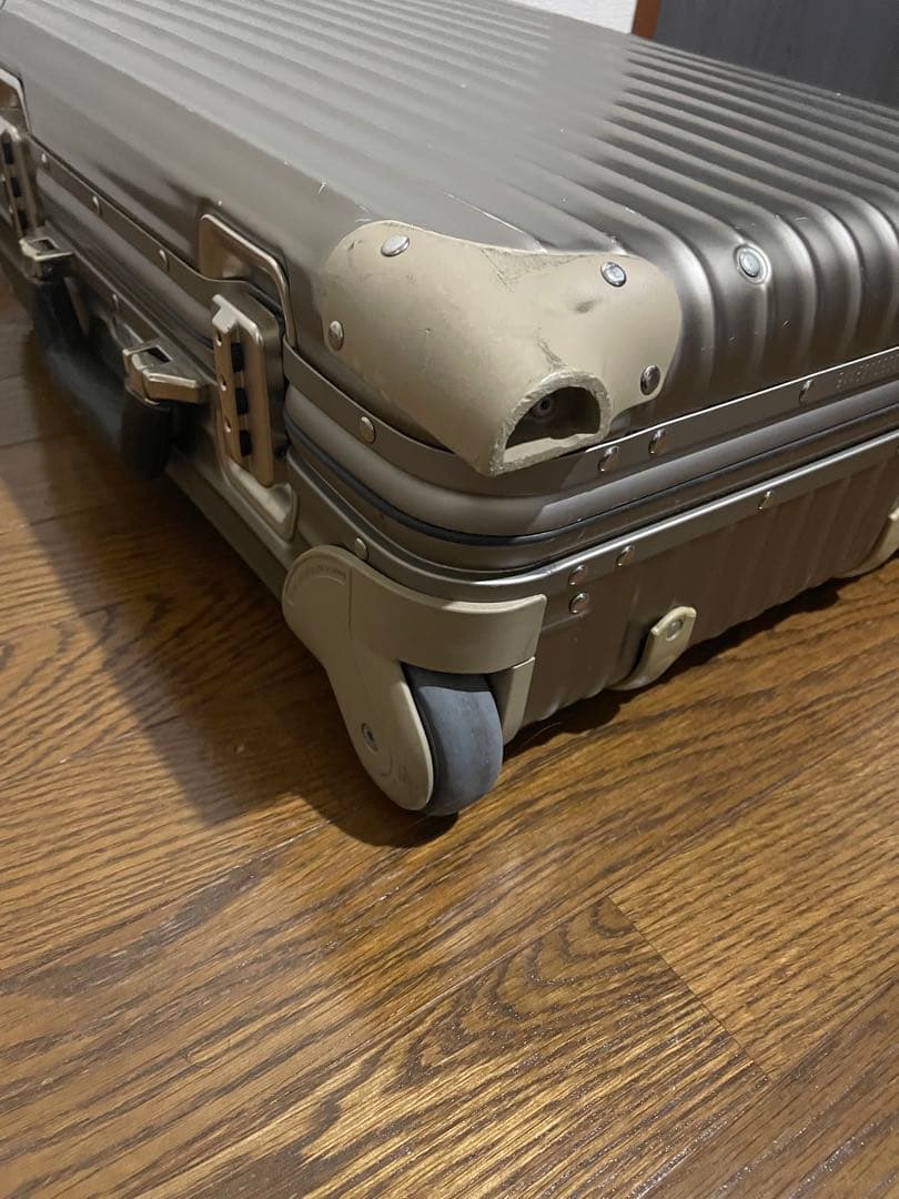 RIMOWA リモワ スーツケース チタン 2輪　32L