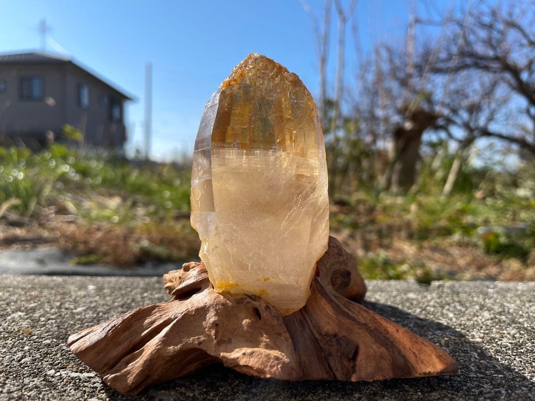 最高級　インド産　ヒマラヤ水晶　ゴールデンヒーラー　台座付き