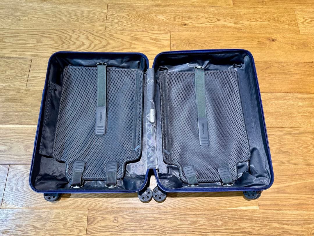 RIMOWA ESSENTIAL SLEEVE キャビン　プラス　ネイビー