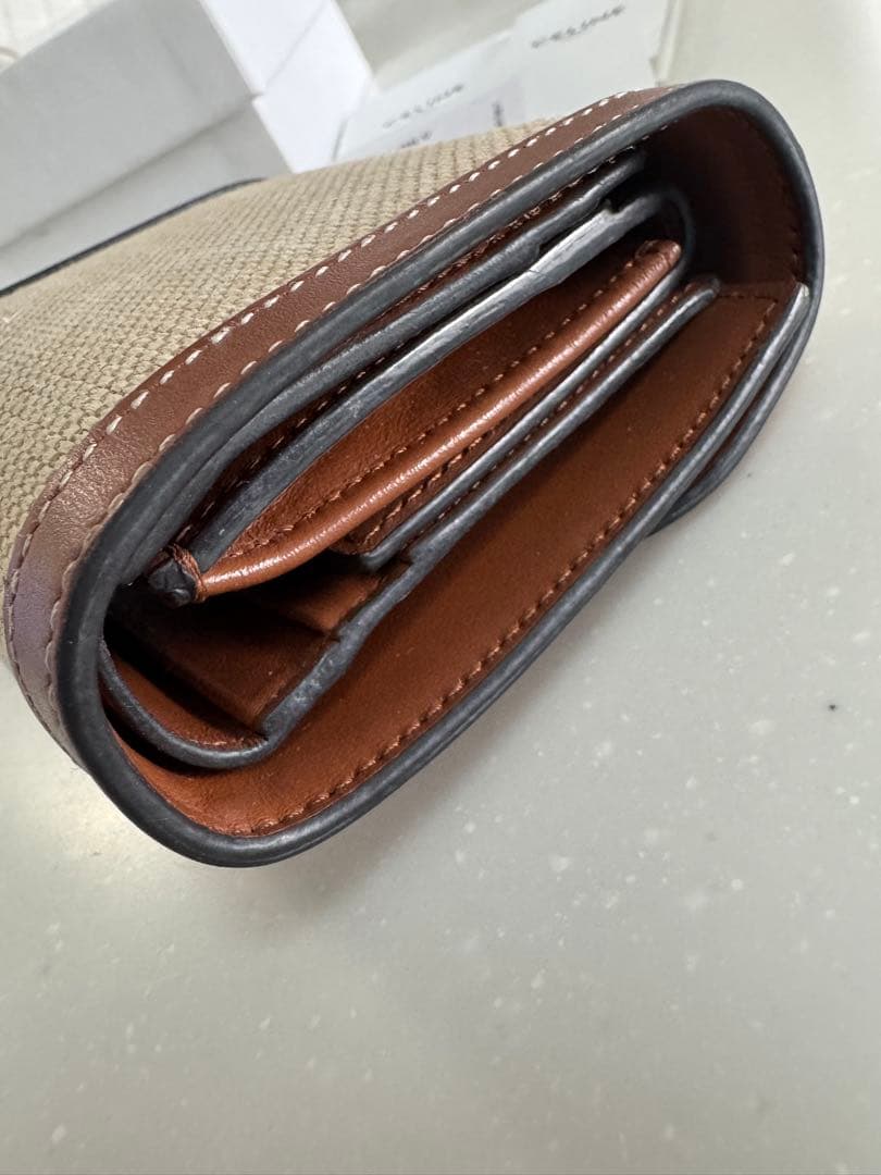 完売　人気　セリーヌ　ウォレット　トリオンフ　カーフスキン　キャンバス