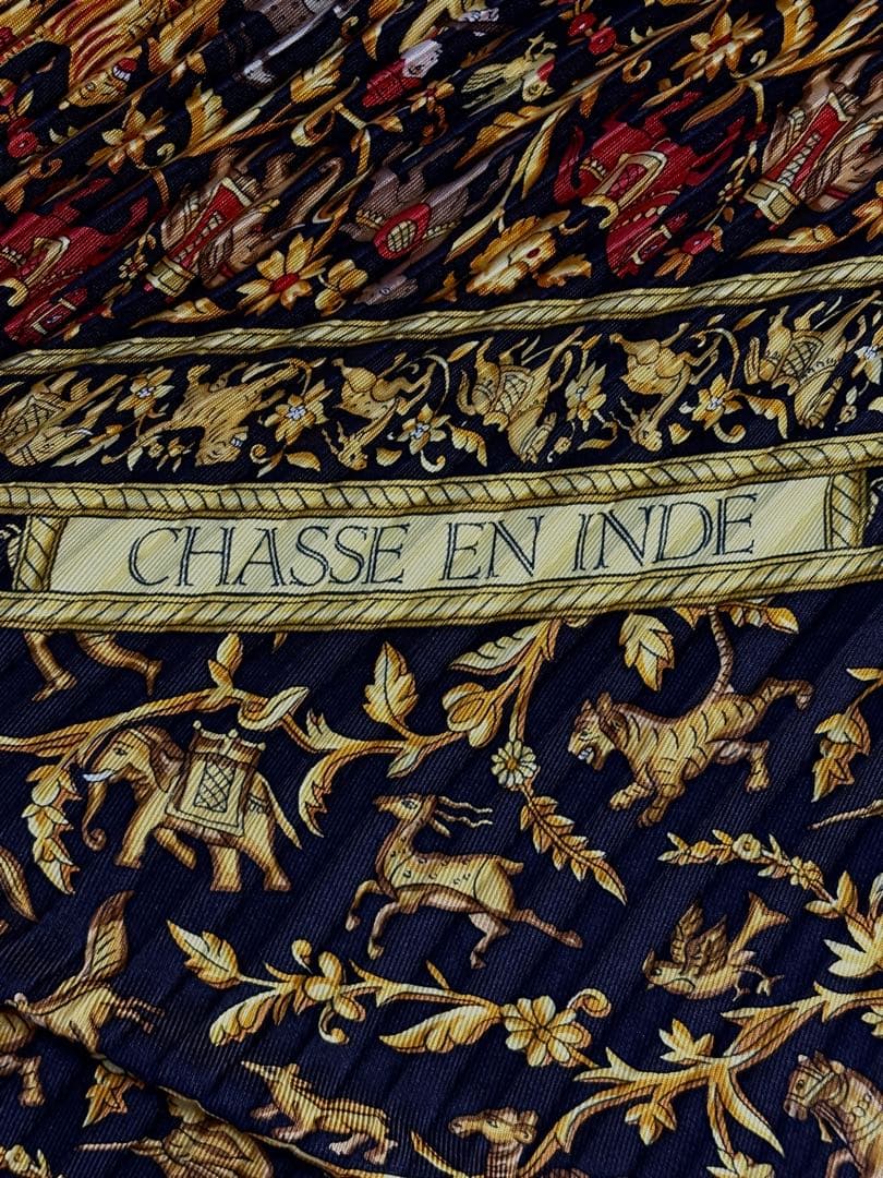 HERMES エルメス　プリーツスカーフ　カレ90 箱と巻き方説明書付き