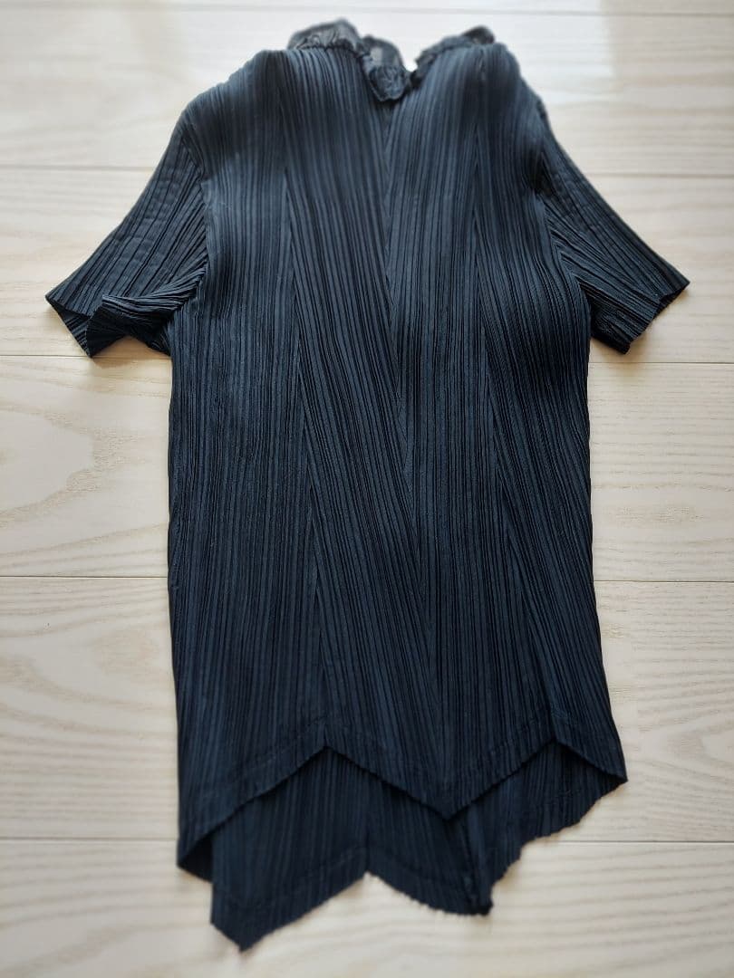 イッセイミヤケISSEY MIYAKE FETE 斜め切り替えプリーツ 黒